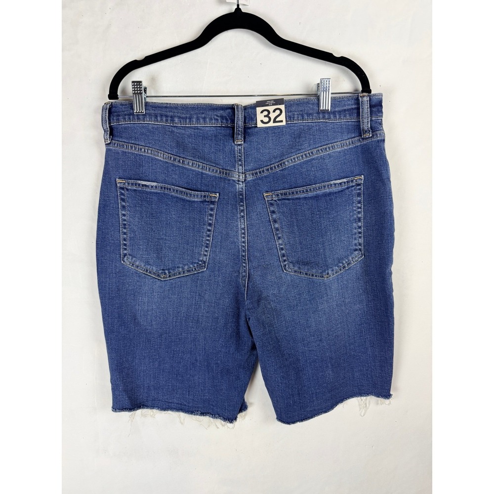 2/$30 New with tags GAP Blue High Rise Bermuda Jean Shorts 32 - Picture 3 of 7